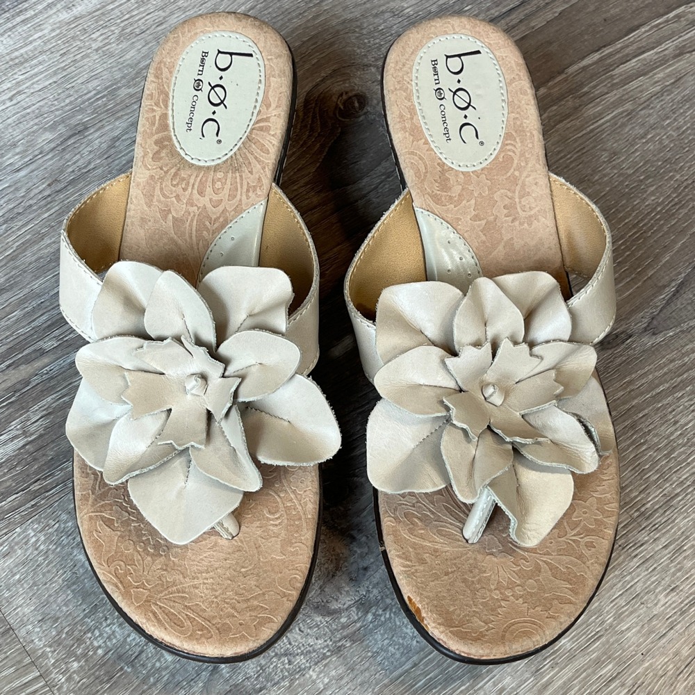 BOC Born Concept Beige Leather Floral Wedge Sandals Thong Slides C11711 Womens 9